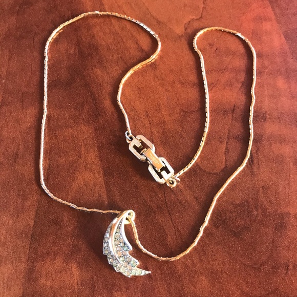 Givenchy gold tone necklace with green stone. - Picture 4 of 6